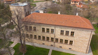 Над 1 млн. лева годишно дава държавата за училище „Космос“