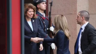 Когато властта носи токчета: Жените, които взимат решения в държавата