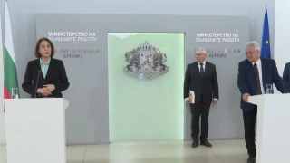 Не е имало ВИП-полети и привилегировани при евакуацията на българи от Близкия изток, увериха от МВнР