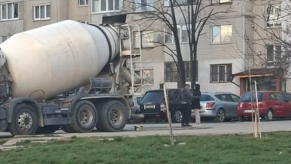 „Това майтап ли е?" Твърдят, че са бетонирали пясъчник в столицата СНИМКИ