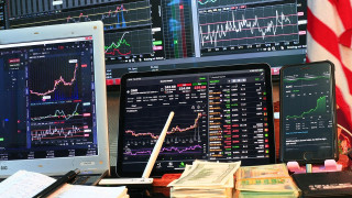 Подозират умишлено изтичане на информация заради рекордни петролни сделки за $580 млн. само 15 минути преди публикацията на Тръмп за Иран