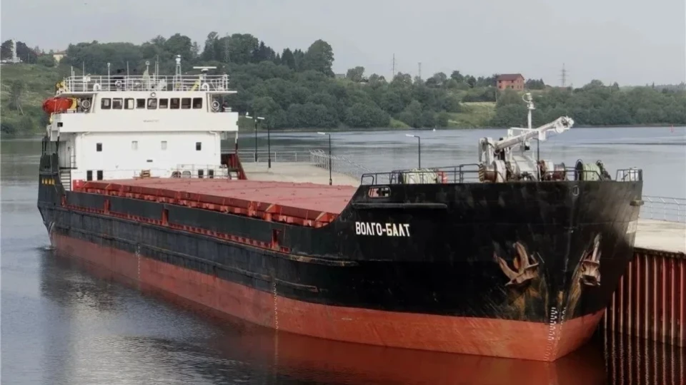 Кораб с пшеница потъна в Азовско море след украинска атака