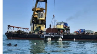 Необичайна акция край остров "Света Анастасия": Водолази вадят бутилки вино от морето