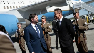 Джей ди Ванс пристигна в Унгария, вицето на Тръмп на крака при Орбан преди изборите