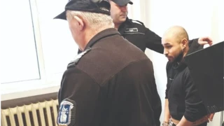 Доживотен затвор за ревнивец, убил майката на трите му деца