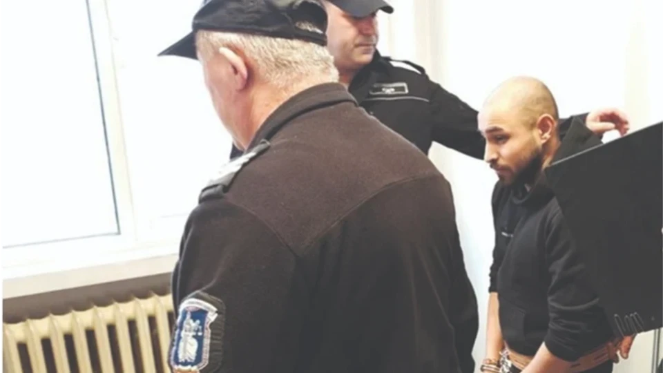 Доживотен затвор за ревнивец, убил майката на трите му деца
