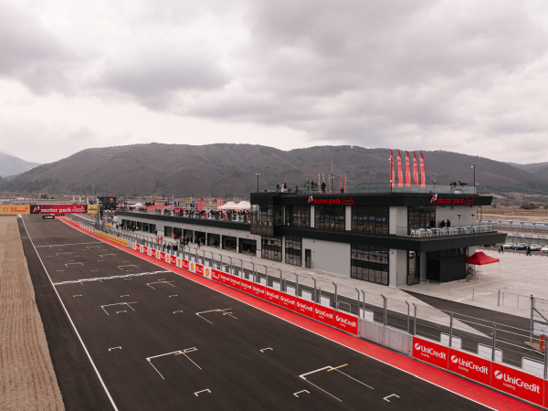 Колата на Дензъл Уошингтън на писта А1 Motor Park!