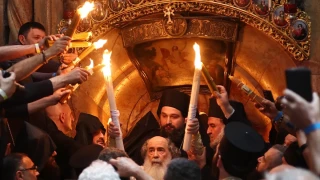 Благодатният огън бе измолен в Йерусалим