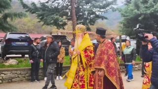 Вярващи от цялата страна последваха чудотворната икона на Света Богородица в литията ѝ от Бачковския манастир до местността Клувията