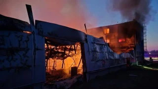България екстрадира американец, обвинен за палеж на оръжеен завод в Чехия