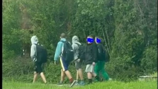 "Говорете с децата си": Тумба ученици замерваха коли с камъни