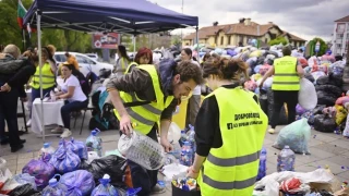 Варненци отново събират капачки и парични дарения пред Катедралата