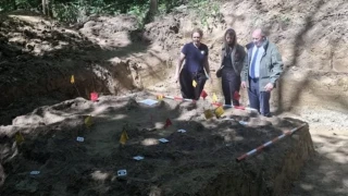 „Хвърляни живи от 16 метра височина“: Откриха масов гроб от Втората световна война