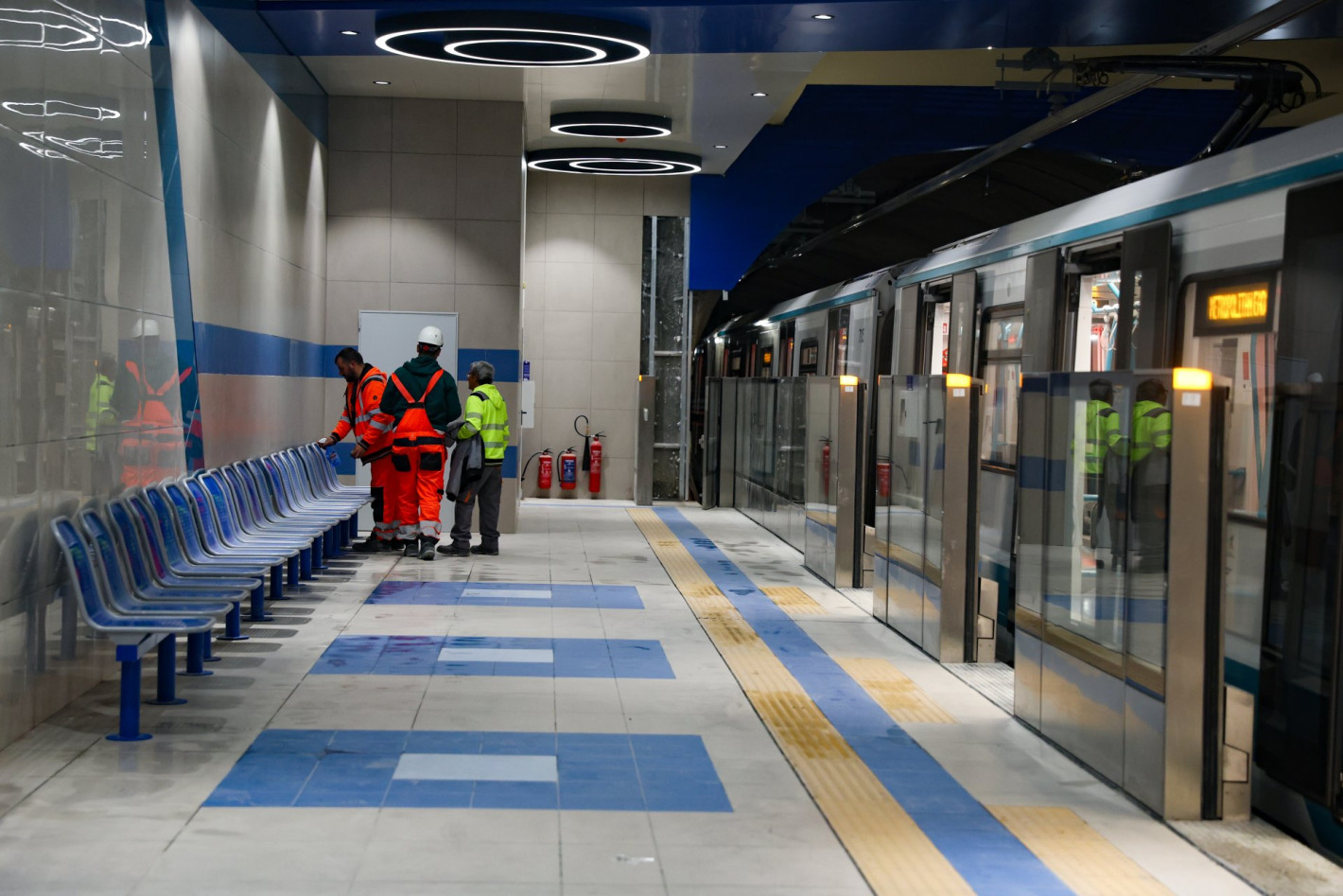 Вижте как изглежда новият участък на метрото в "Подуяне" (снимки)