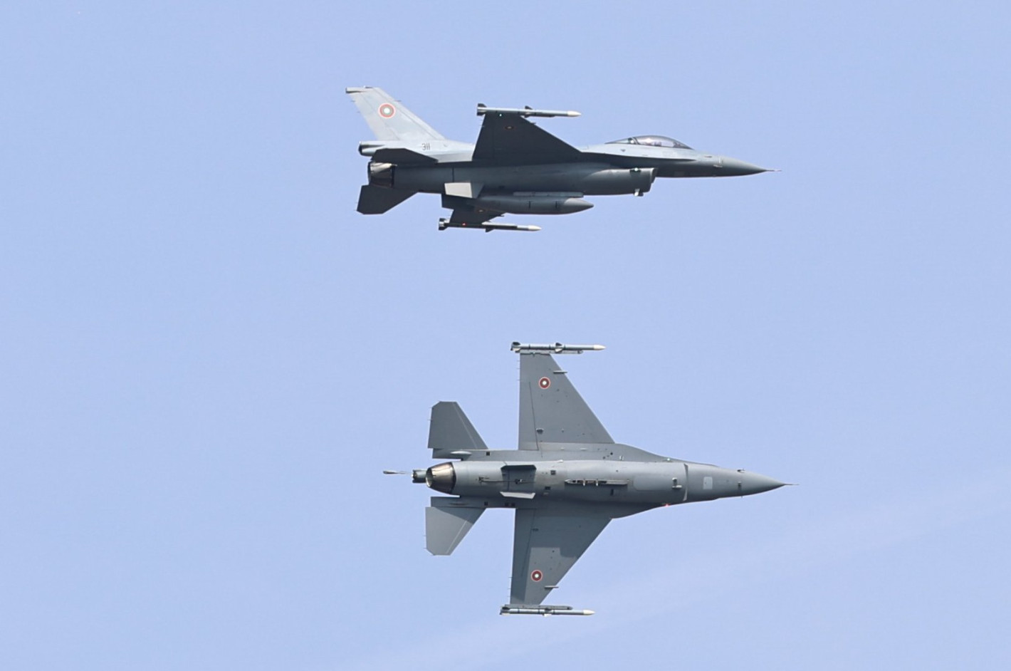 От F-16 до "Спартан": Вижте с какви самолети разполагат ВВС на България (галерия)