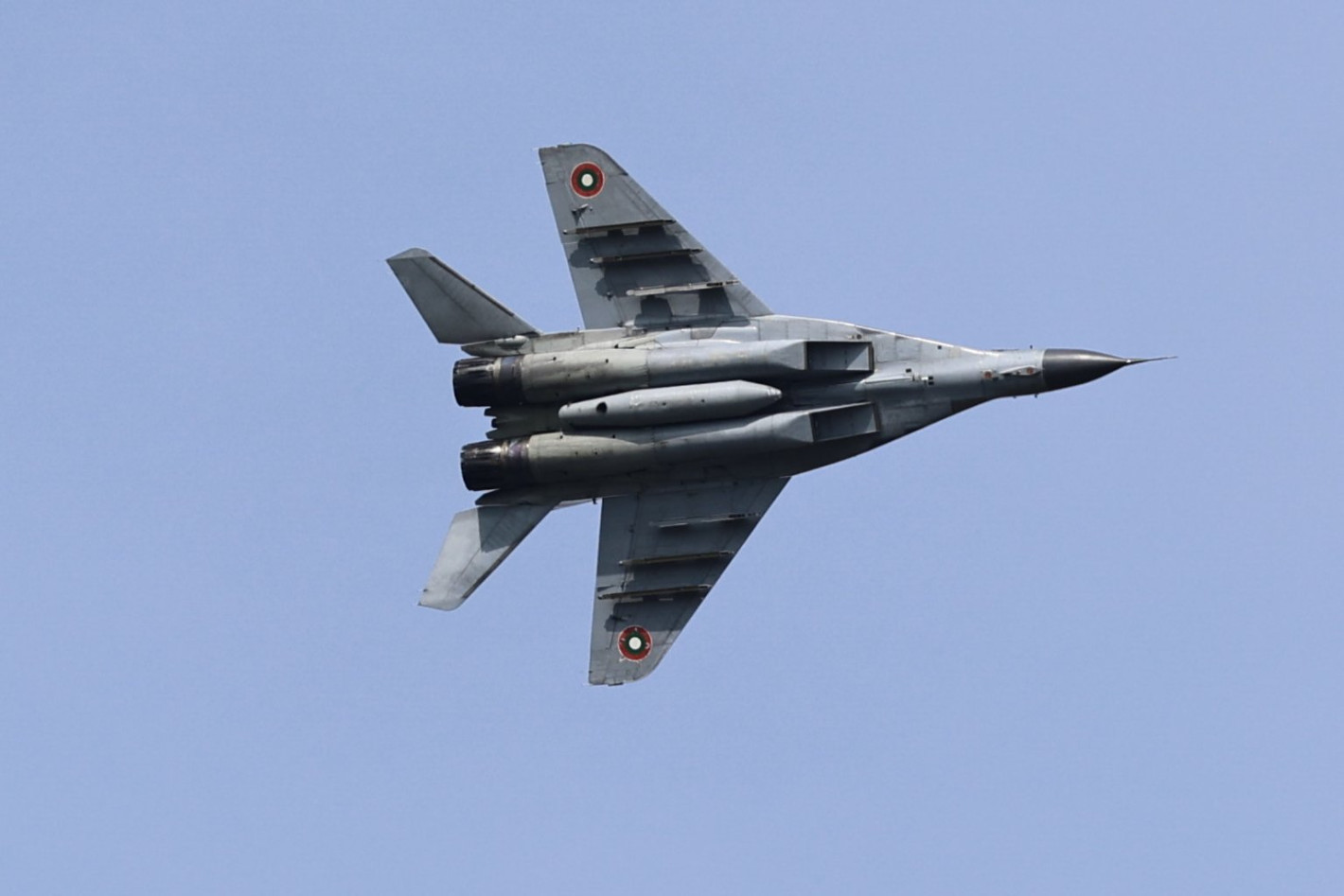 От F-16 до "Спартан": Вижте с какви самолети разполагат ВВС на България (галерия)