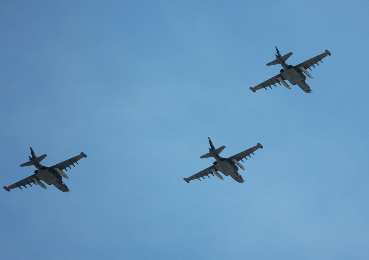 От F-16 до "Спартан": Вижте с какви самолети разполагат ВВС на България (галерия)