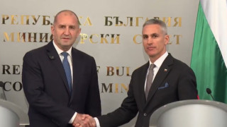 Гюров предаде властта на правителството на Румен Радев