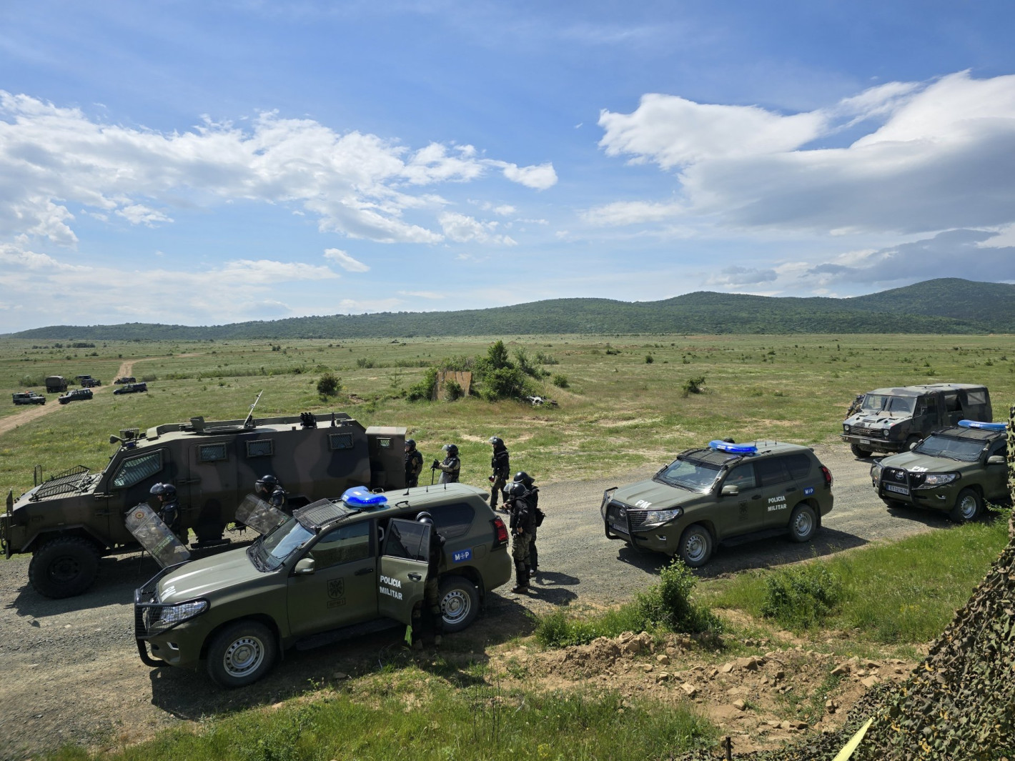 Военни полицаи от 12 страни тренираха контрол на тълпата на полигон "Ново село" (снимки)