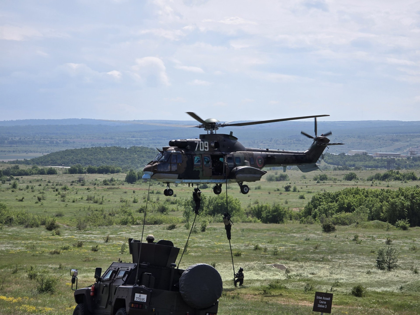 Военни полицаи от 12 страни тренираха контрол на тълпата на полигон "Ново село" (снимки)