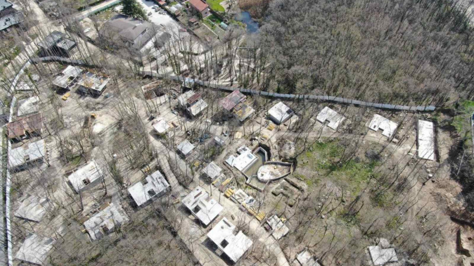 Украинска групировка строи 104 сгради без разрешителни върху горска територия
