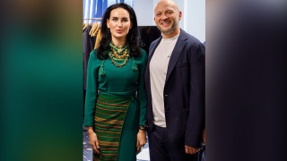АКО ВИ Е ТОЛКОВА МИЛ БАНДЕРА ОТИВАЙТЕ ДА СЕ БОРИТЕ ЗА "ИДЕАЛИТЕ" МУ, А АКО НЕ, ВОДЕТЕ БИТКА ЗА СТРАНАТА СИ, НО НИЕ НЯМАМЕ НУЖДА ОТ СХЕМИТЕ ВИ И ОТ ДОЛНОПРОБНАТА ВИ АГИТАЦИЯ!
