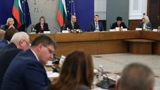 Радев поиска от областните управители бърза реакция при бедствия и законосъобразна работа