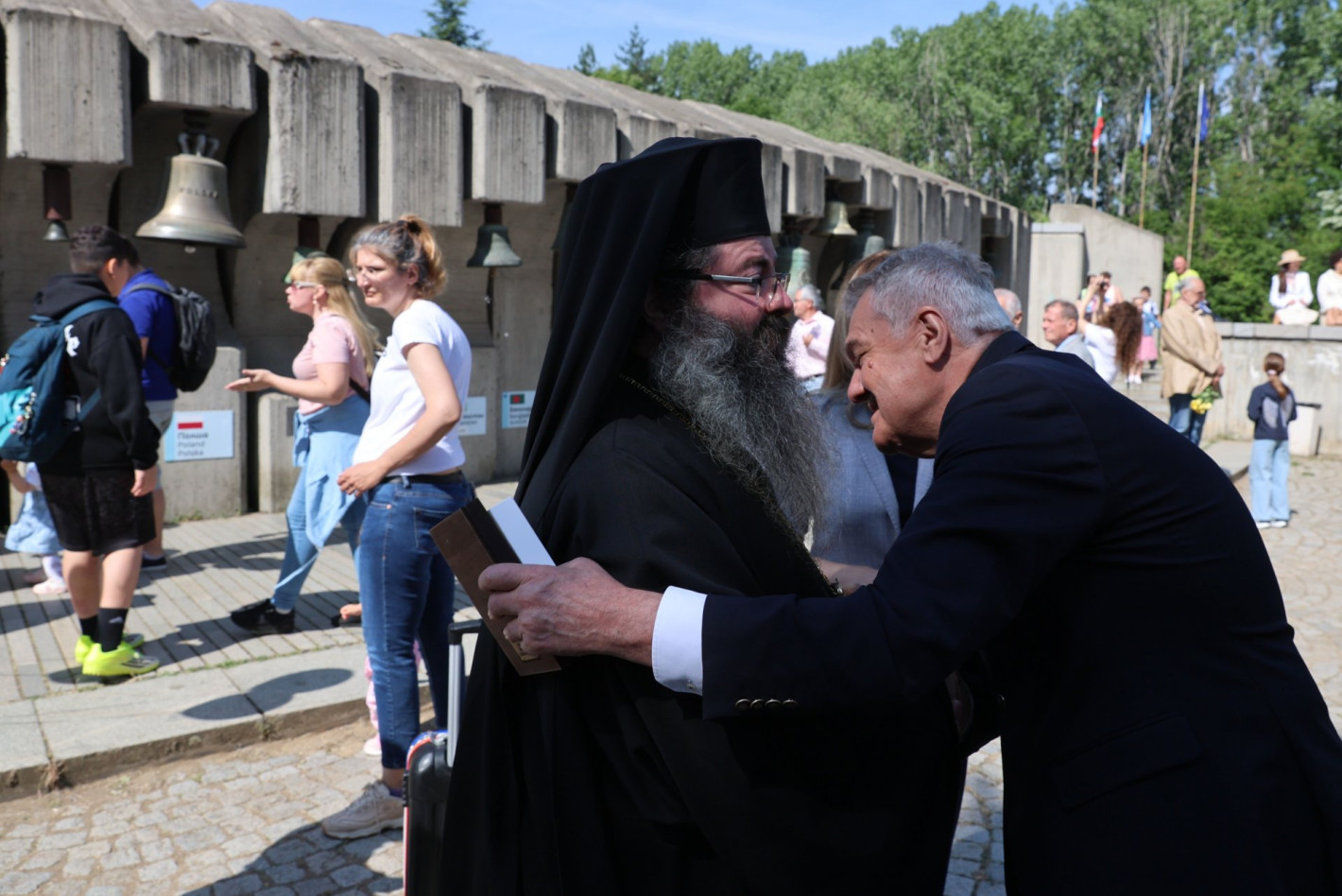 Възродиха асамблея "Знаме на мира": Камбаните биха за "Единство, творчество, красота" (снимки)