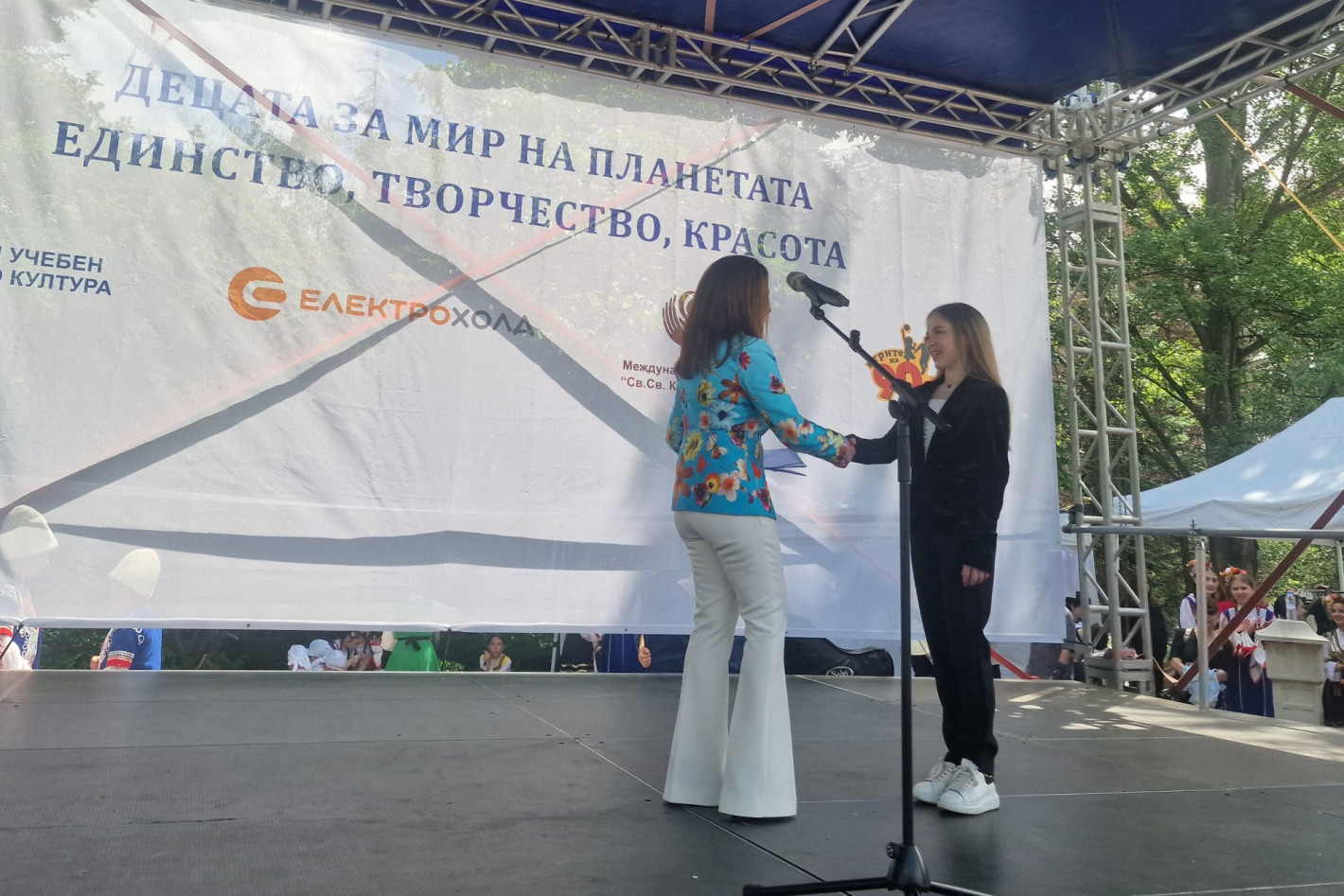 Възродиха асамблея "Знаме на мира": Камбаните биха за "Единство, творчество, красота" (снимки)