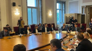 Партийната субсидия намалява, пенсиите растат, COVID добавката изчезва, решиха депутатите