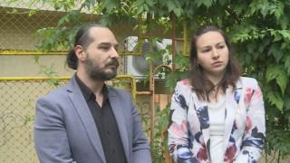 След като дете отрязва косата си до почти глава, родителите му разбират, че става нещо в детската градина