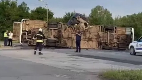 Трагедия в София: загинал и десетки ранени след тежка катастрофа с автобус и коли