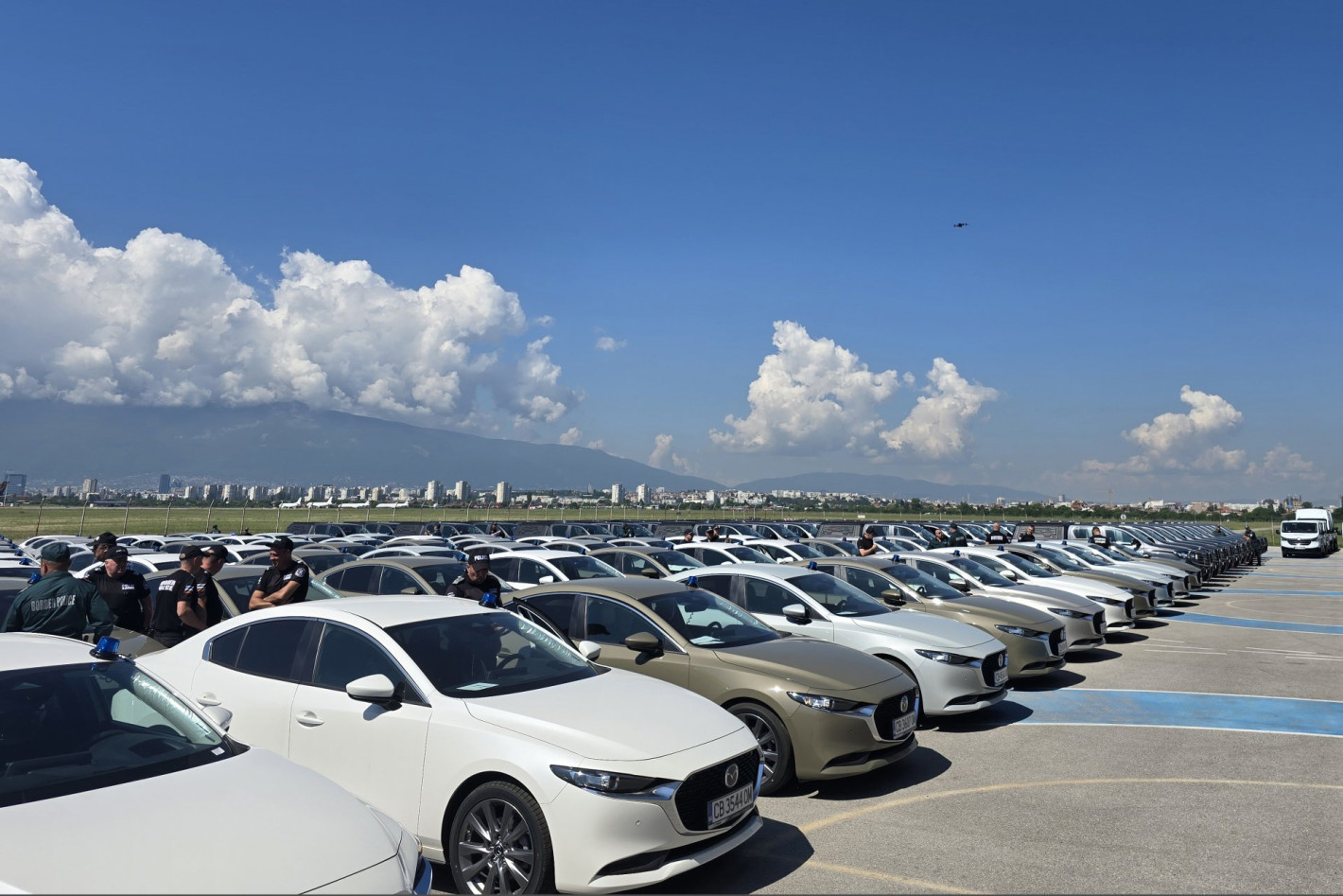 "Гранична полиция" се сдоби с нови 213 автомобила и 88 камери за 10,5 млн. евро (снимки)