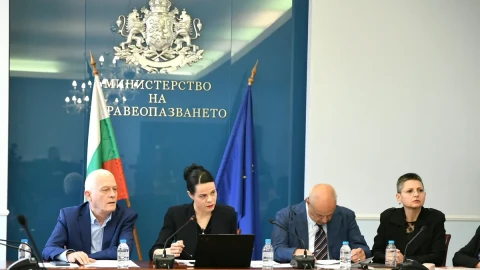 Ивкова: Директори на държавни болници взимат огромни заплати при милиони дългове