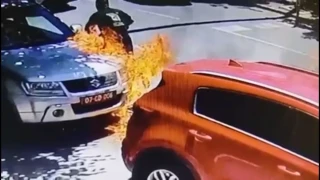 Подпалвач атакува автомобили на българското посолство в Скопие, полицията бездейства