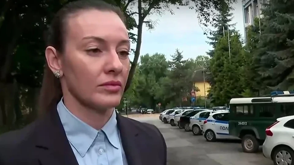 Глобяват символично бащата, който предостави автомобил на 15-годишния си син и дори се качи да се вози