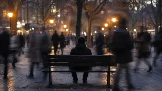 Невидимите хора не живеят някъде другаде. Те седят до нас на пейката