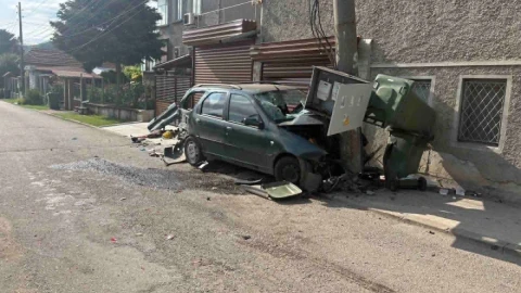 Четири деца са в болница след катастрофата в Горна Оряховица, колата се е ударила в други коли, стълб и гараж