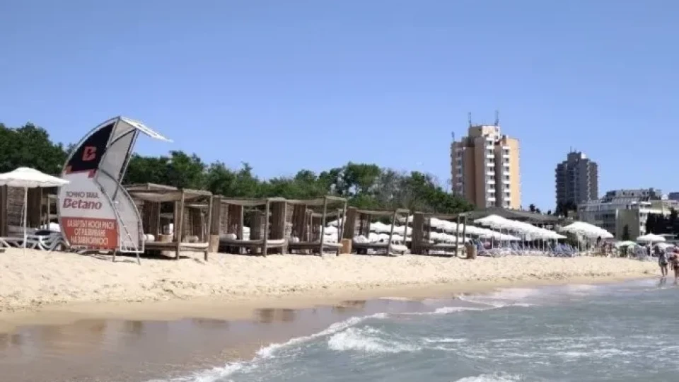 Хора има, атракции има, а къде са спасителите? ВИДЕО