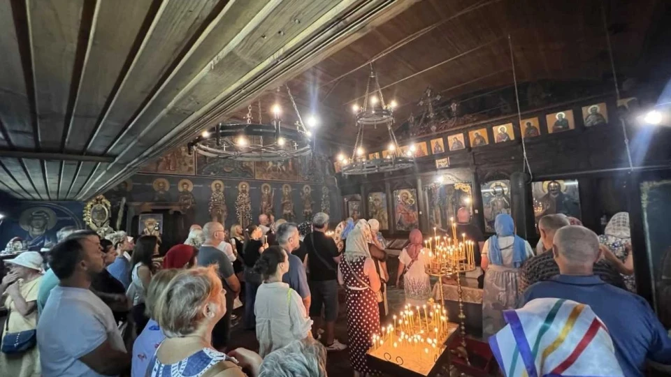 Напрежението в Свети Влас е парирано: Украинският свещеник подаде оставка, за да спаси мира в храма
