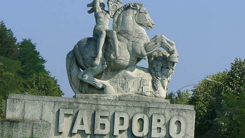 Какво се случва в Габрово и кой прехвърля проблема от болната на здравата глава?