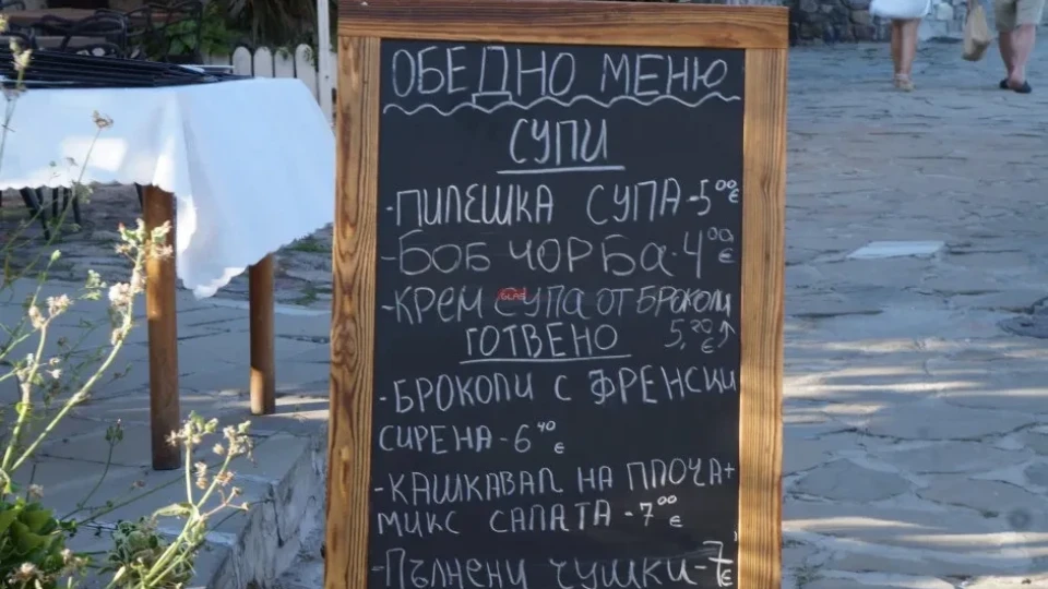 Празна „Весела уличка" в Созопол: високите цени ли изплашиха туристите?