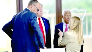 Показалецът на Джорджа, който вбеси Доналд