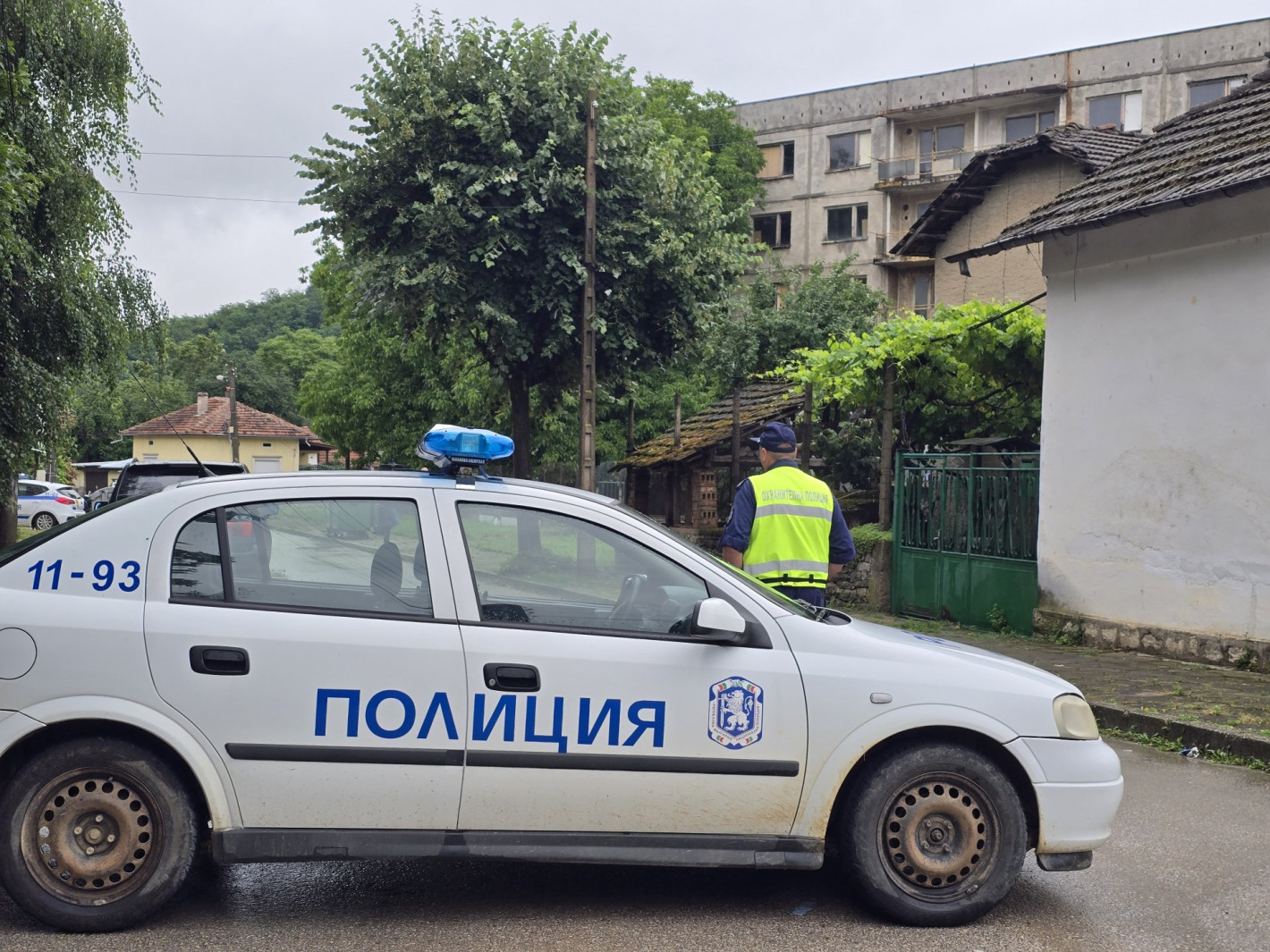 Любовна драма довела до тройната смърт в Угърчин, две от жертвите са убити (снимки)