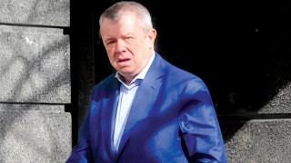 Румен Вълка си купи две ферарита, докато го съдят за грабеж от 150 млн. лв.
