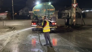 Мият улиците и раздават вода в София заради жегите