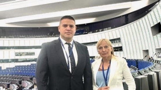 Елена Йончева и Танер Кабилов вече са част от групата на Европейските консерватори и реформисти в ЕП