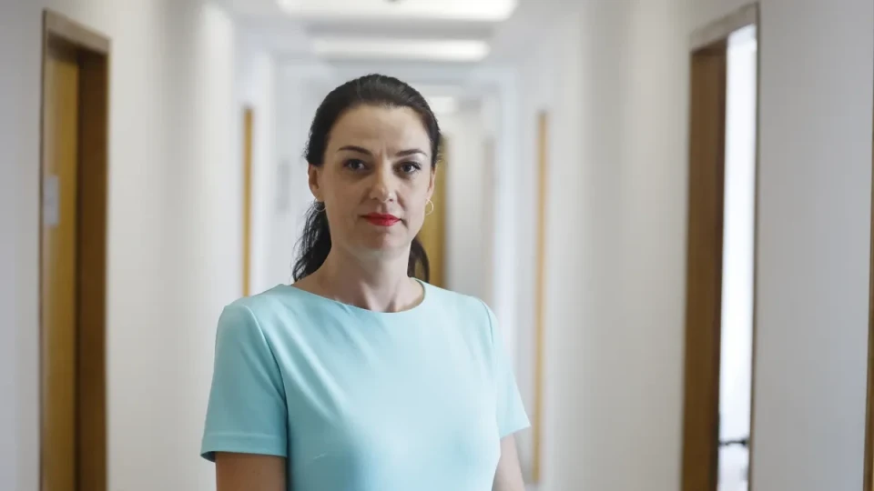 Ирена Жотева: Заплатите растат четири пъти по-бързо от икономиката и изяждат печалбите на бизнеса