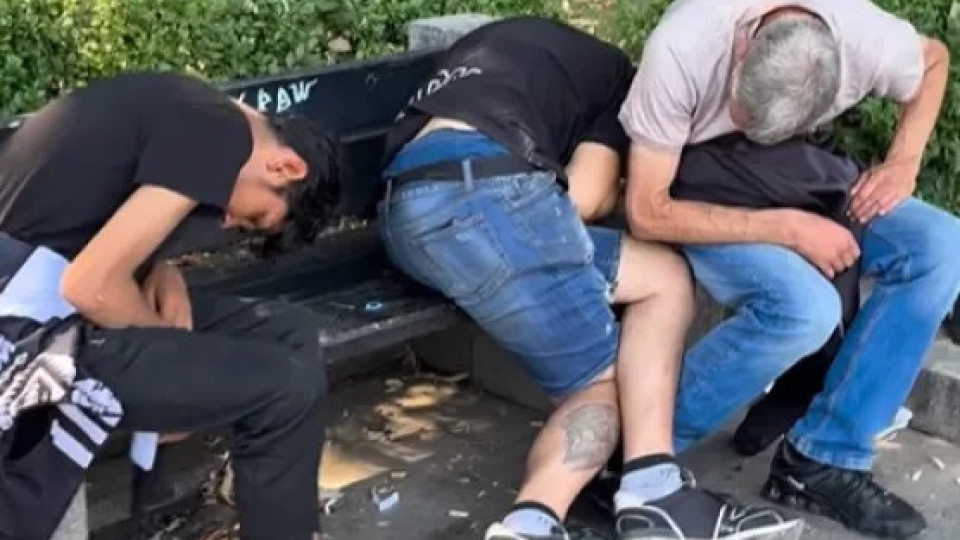 "Американската мечта": Пловдивчанка засне три "зомбита" на пейка в Пловдив