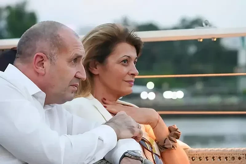 Депутатите на Румен Радев завзеха резиденцията на властта в Евксиноград